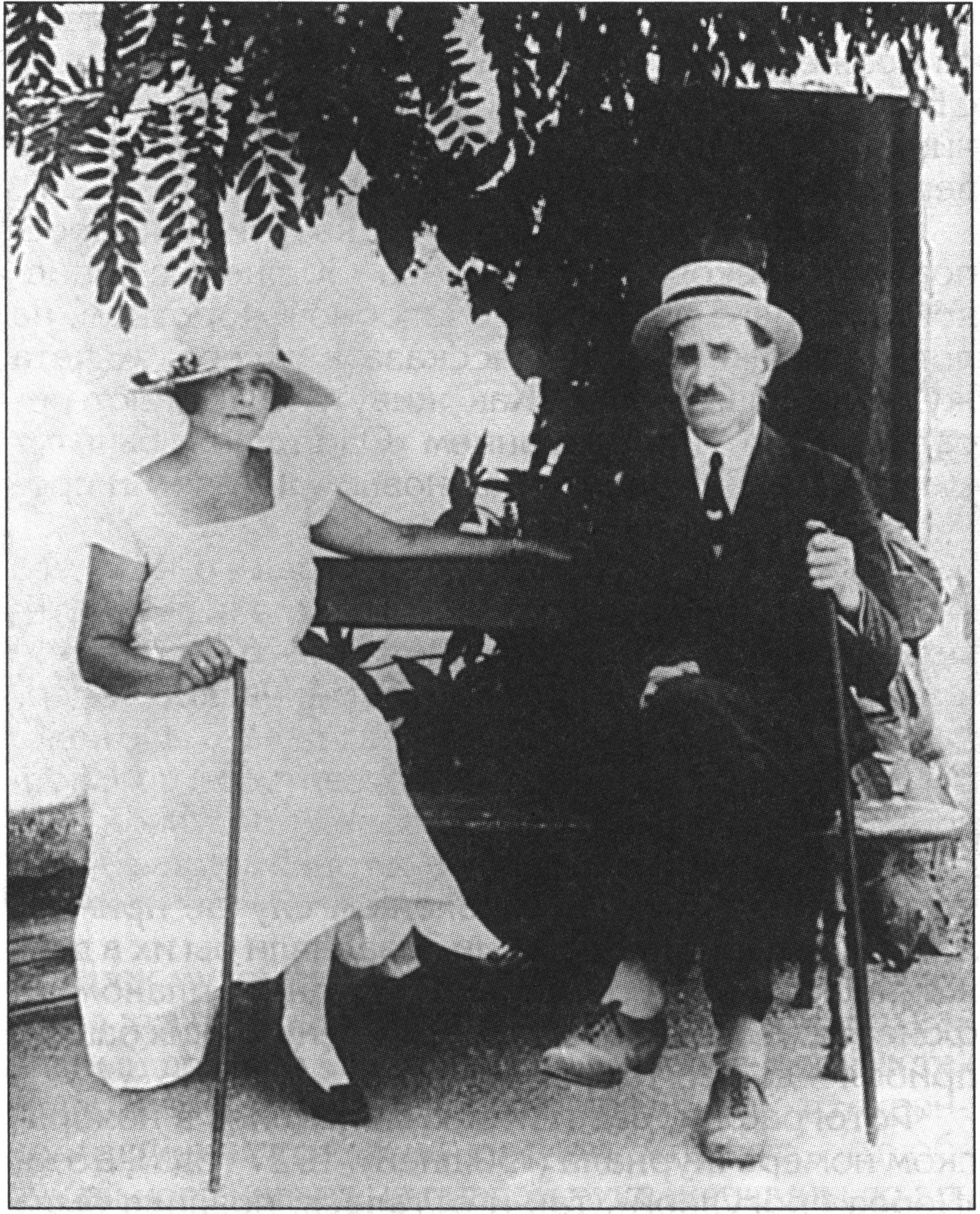 А.С. Грин с женой Н.Н. Грин. Фото 1927года