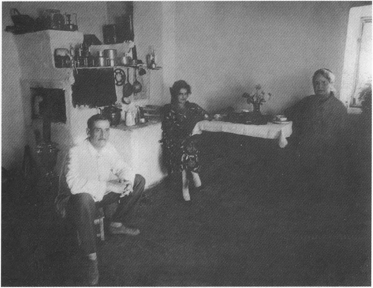 Грин с женой и тещей в своем доме в Старом Крыму